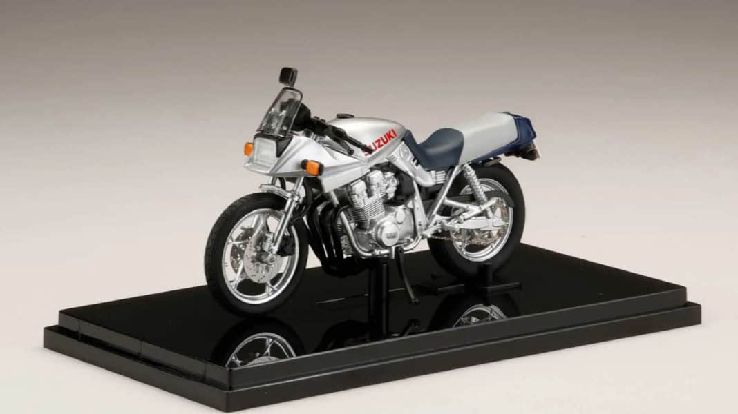 Suzuki GSX 750S Katana als Die-Cast-Legende im Manga-Trimm in 1:24