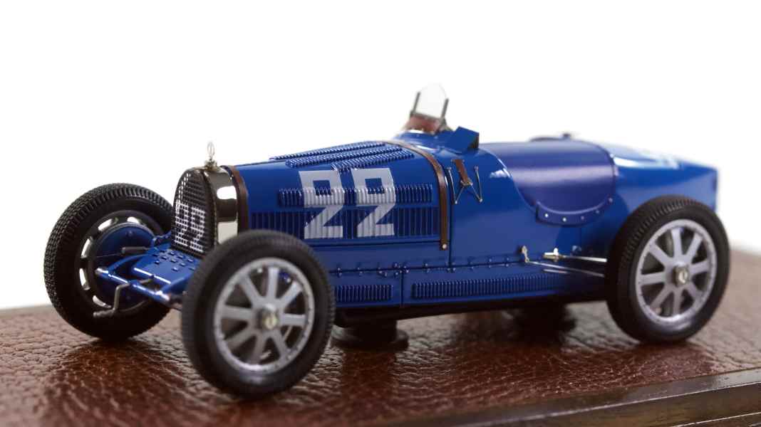 Bugatti 35: Rennlegende wird 100 - auch in 1:43 dank EMC
