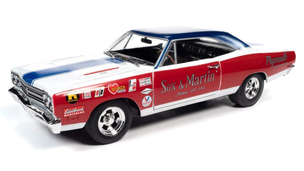 Sox & Martin war bei den Stockcars so was wie Martini. Ein Plymouth des Teams kommt in 1:18.