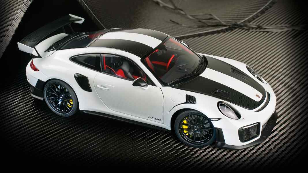 Der Weissacher: Porsche 911 (991.2) GT2 Weissach von Autoart in 1:18