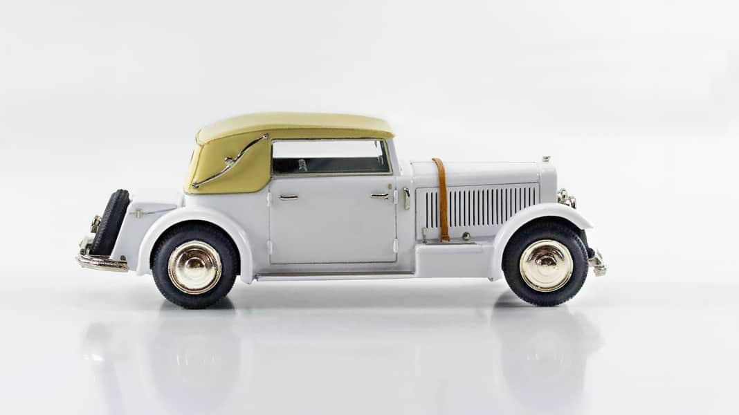 ’31 Adler „Walter Gropius“ Standard 8 von Autopioneer in 1:43 – Bauhaus-Saus