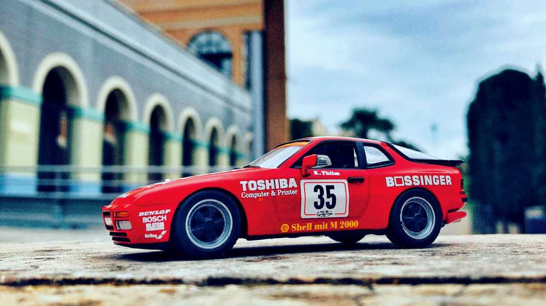 Sauber und schnell: Porsche 944 Turbo Cup „Exclusive Decals“in 1:43