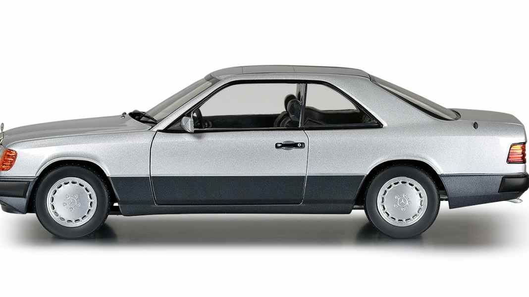Kurz und gut: Mercedes-Benz CE 300-24 (C 124) von Norev in 1:18