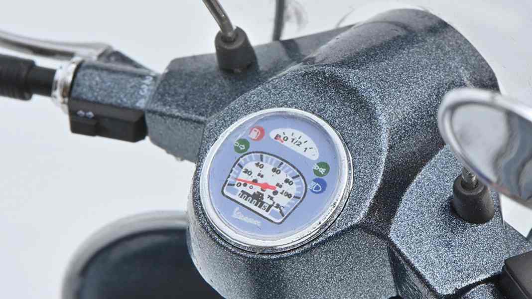 Der Dauerroller: Zwei neue Piaggio Vespa PX von Schuco in 1:10