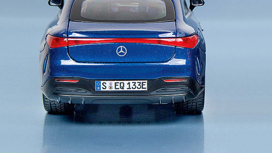 Einladend: Mercedes-Benz EQS von Maisto/Bauer in 1:27