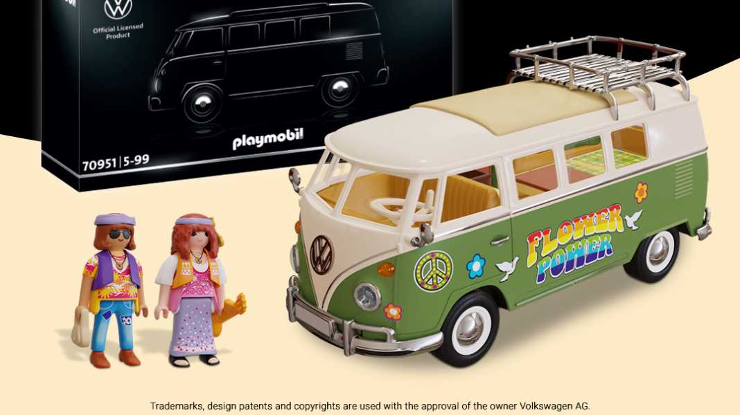 Playmobil treibt es ganz schön bunt beim Volkswagen Bulli und Käfer