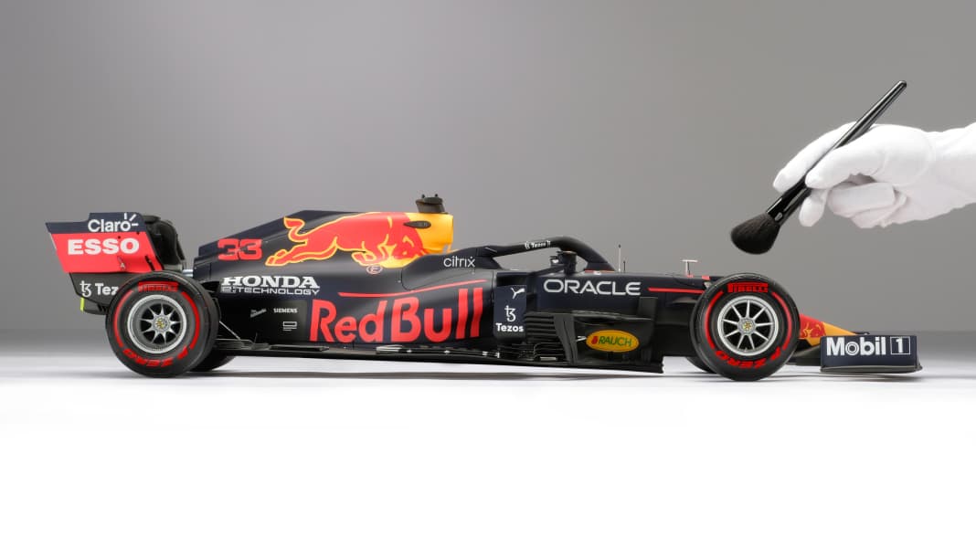 Amalgam stellt den Weltmeisterwagen von Max Verstappen im Riesenmaßstab 1:8 vor
