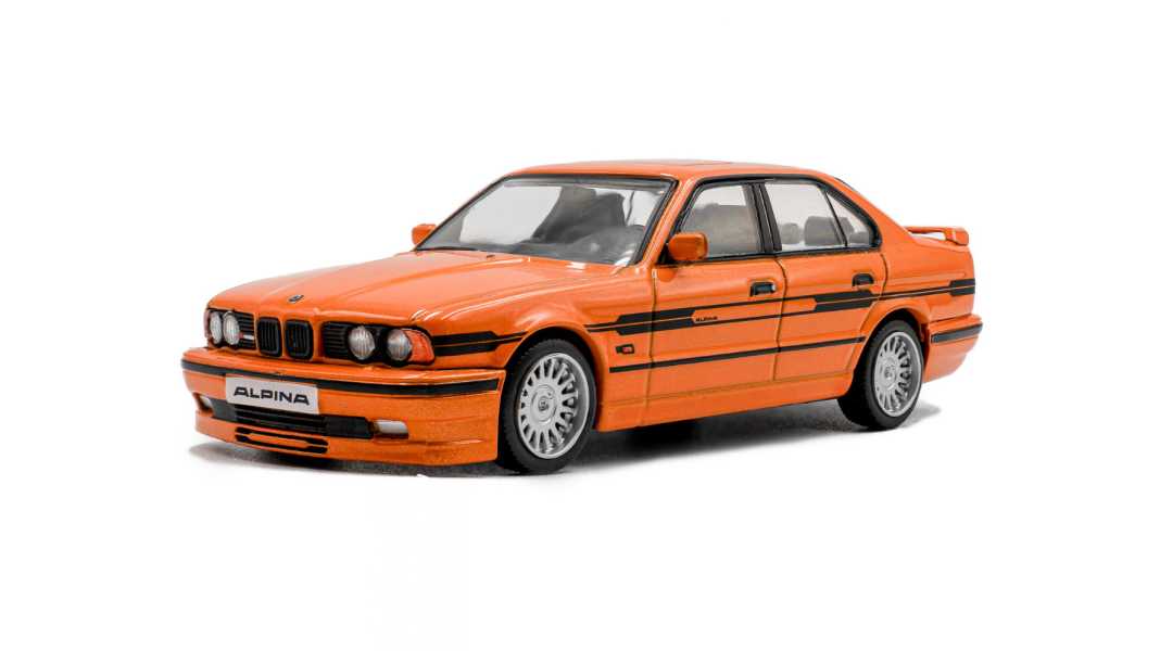 Solido überrascht mit orangefarbenem Alpina Bi-Turbo als 1:43er