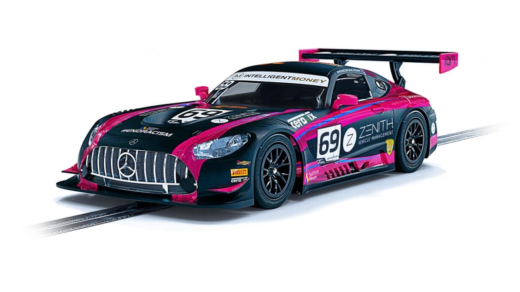 Scalextric schiebt 2022 zwei GT-Neuheiten für die Autorennbahn in 1:32 aus der Box