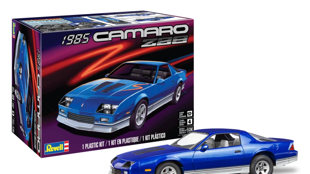 Revell bringt V8-Camaro mit Schaltgetriebe als 1:24-Bausatz