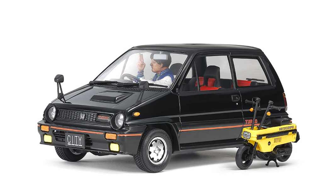 Der Honda City Turbo von Tamiya in 1:24 hat sechs Räder