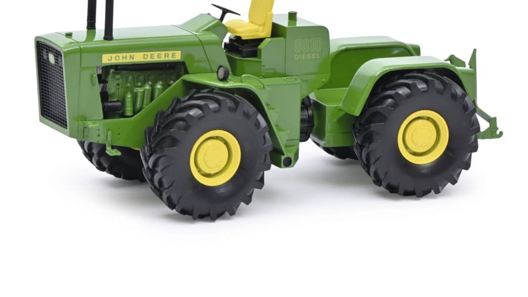 Schuco bringt in 1:32 einen neuen Grünen – den John Deere 8020