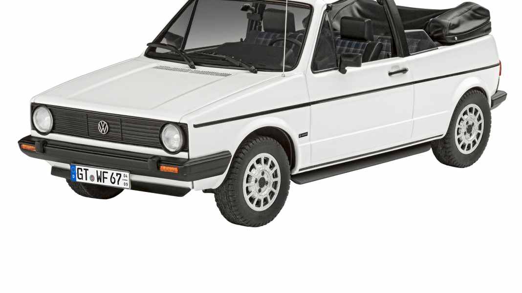 Revell feiert mit seinem 1:24-Erdbeer-Körbchen 50 Jahre VW Golf