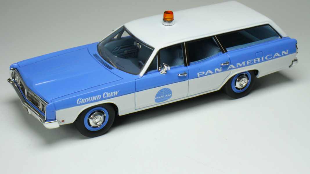 Goldvarg setzt gleich viermal auf den Ford Galaxie Station Wagon in 1:43