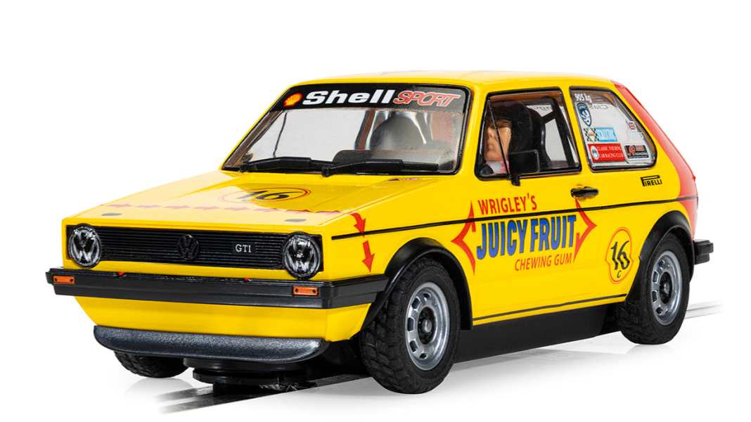 Scalextric bringt Malcolm Jeffs' bunten Kaugummi-Golf I in 1:32