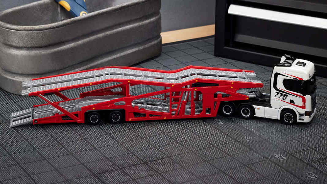 Hot Wheels zeigt Autotransporter auf Scania-Basis in 1:64
