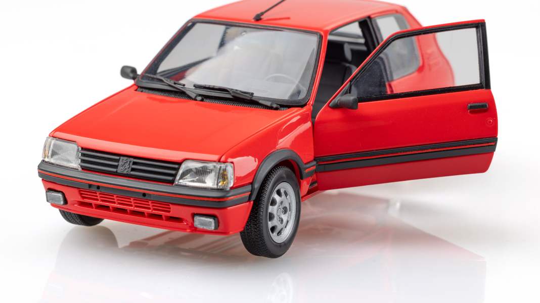 Heller bringt Peugeot 205 in 1:24 und weitere Bausätze