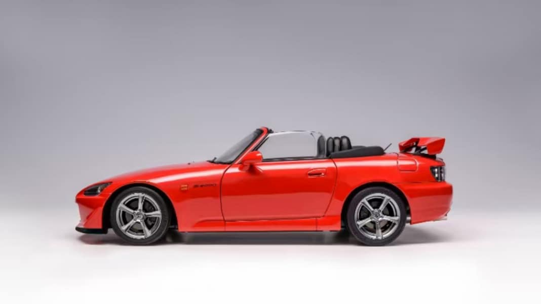 Motorhelix kündigt Honda S 2000 in 1:18 mit Topdetails an