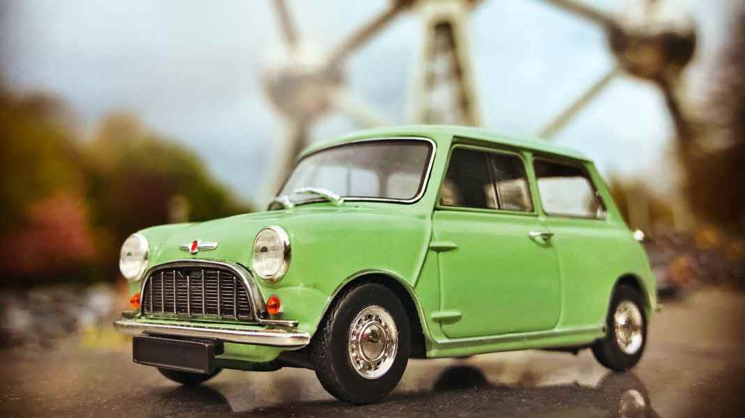 Austin Mini von Minichamps in 1:43 – Kernspaltung