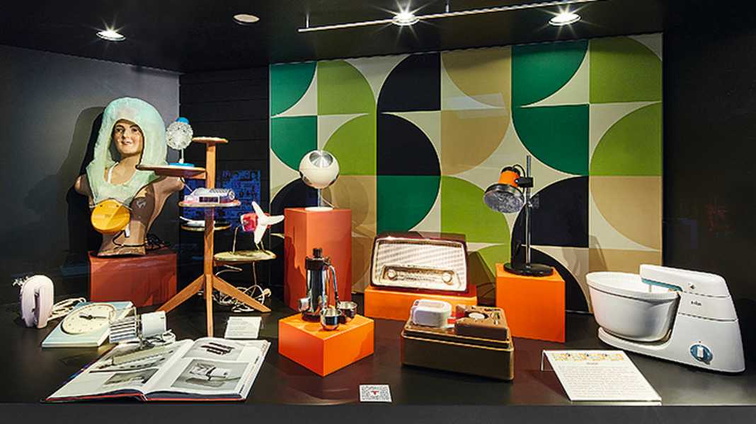 Neue Sonderausstellung „Die 60er“ im HPP Traumwerk – Barbie, Bond, Banane!