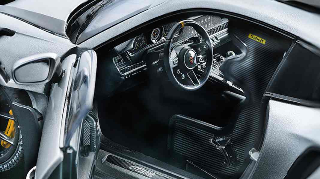 ’22 Porsche 911 (992) GT3 RS von Minichamps in 1:18: Doppelt gut