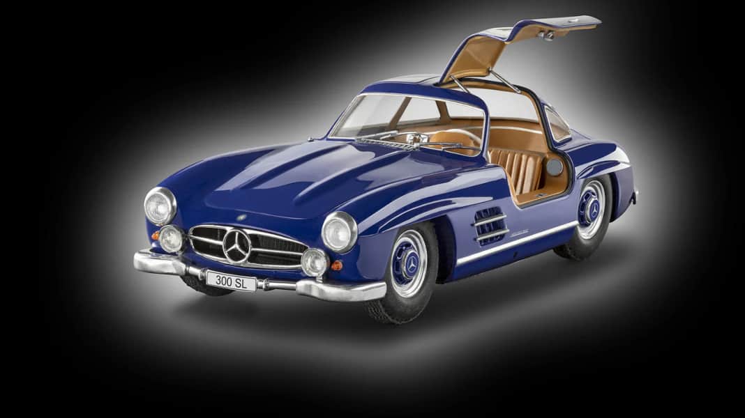Revell feiert 100 Jahre Mercedes mit zwei 1:24-Kits nach Sportwagen-Ikonen