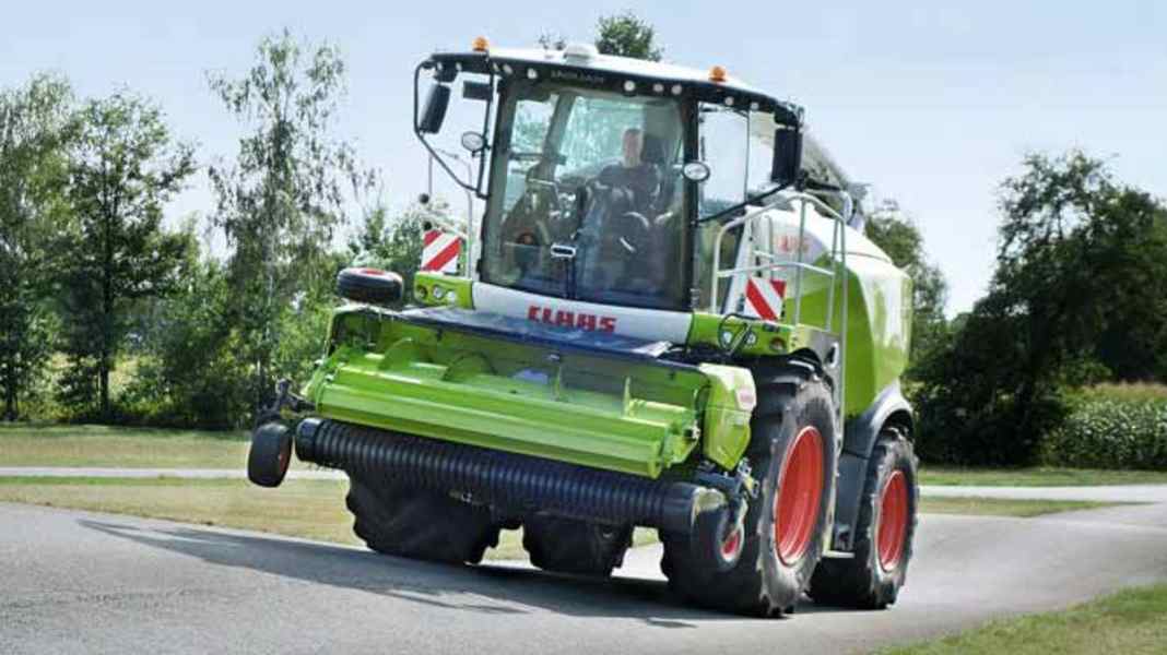 LESERWAHL: Besuch für die Gewinner bei Claas - Saatengrüne Ernte