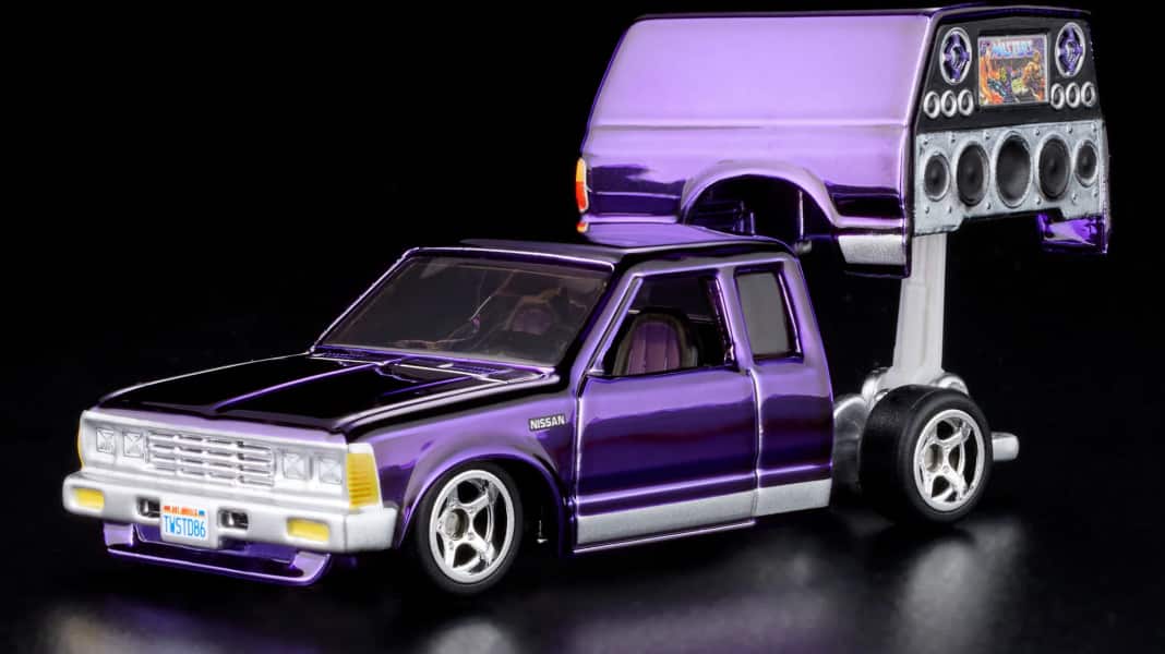 Dieser Nissan von Mattel in 1:64 hat seinen Ghetto-Blaster immer dabei!