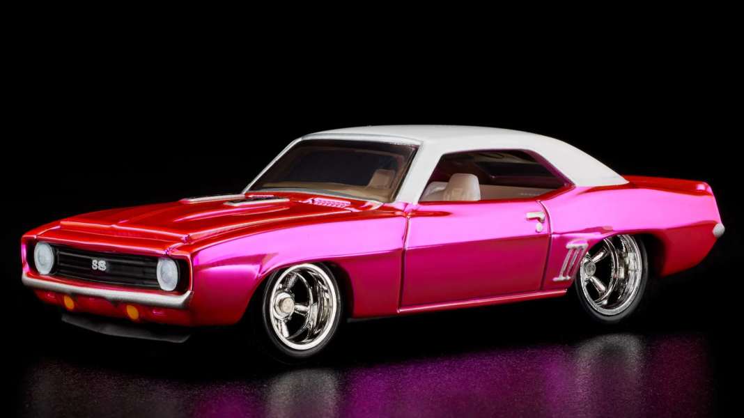 Hot Wheels macht den Camaro extrabreit, tiefer und in Pink als 1:64er
