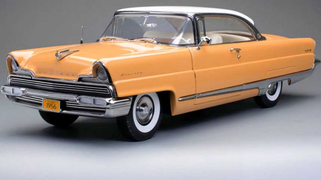 Bei Sun Star strahlt der Lincoln Premiere von 1956 in Desert Buff und 1:18