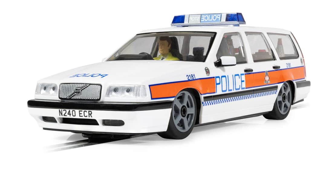 Scalextric bringt Volvo 850 Police Edition für die Schlitzpiste in 1:32