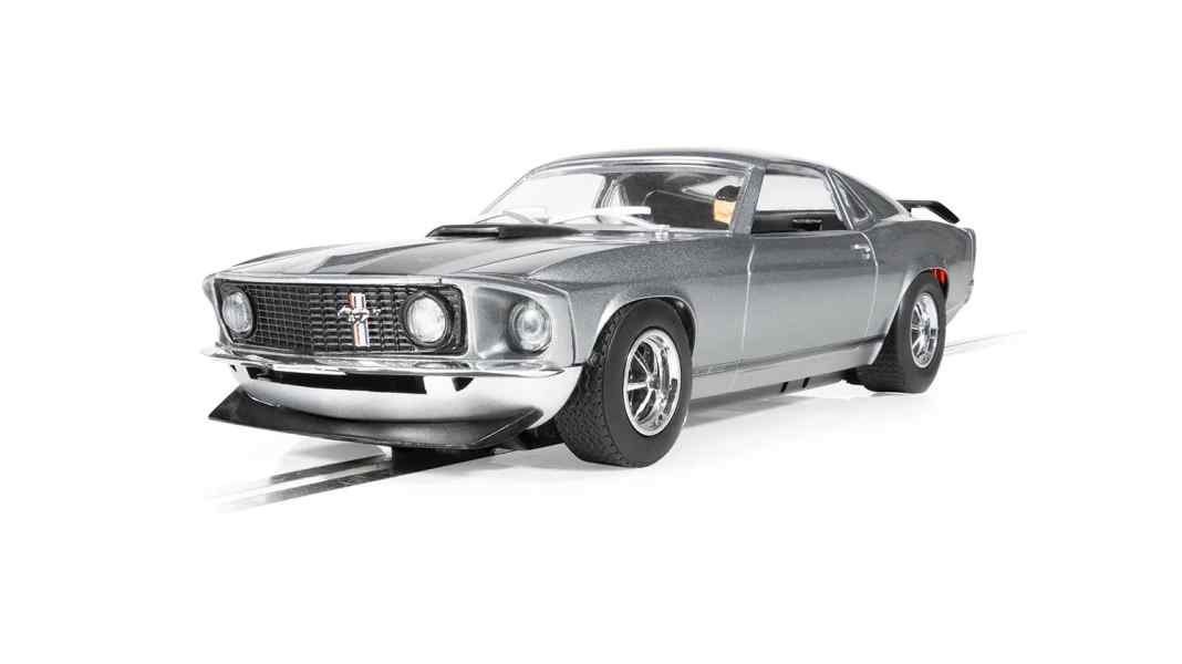 John Wicks Mustang flitzt in 1:32 dank Scalextric über die Rennbahn