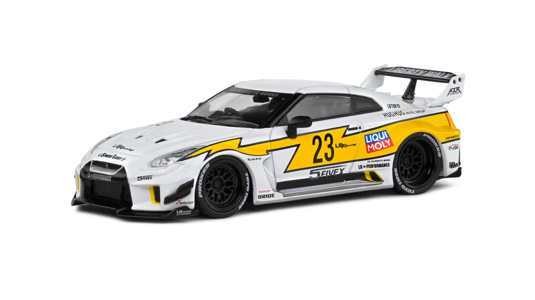 Solidos Breite-Backen-Nissan zeigt in 1:43 klare Kante