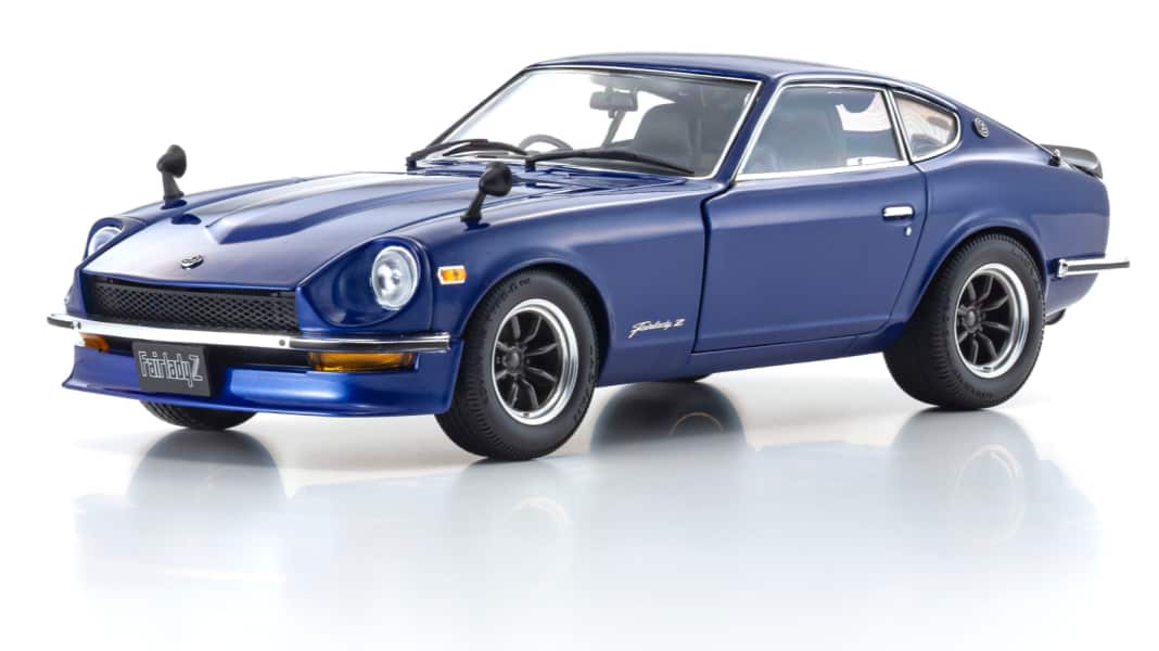Japan-Kult: Kyosho fährt Nissan 240 Z-L in Blau und 1:18 vor