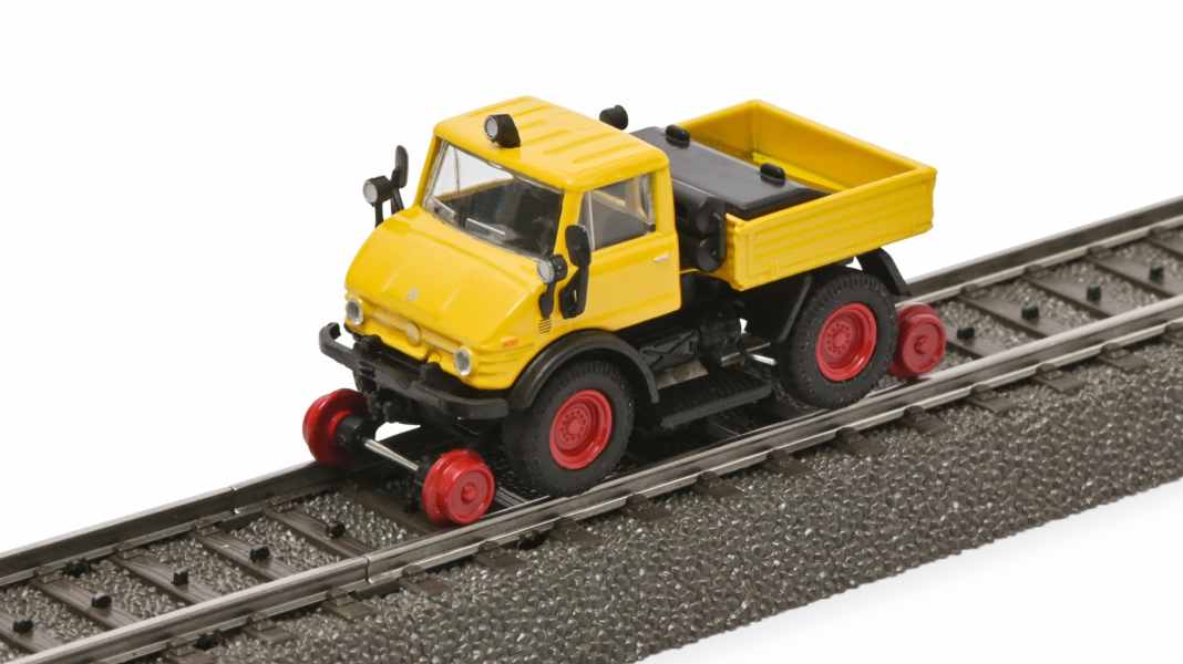 Schuco bringt den Unimog 406, der auf 1:87-Schienen fahren kann