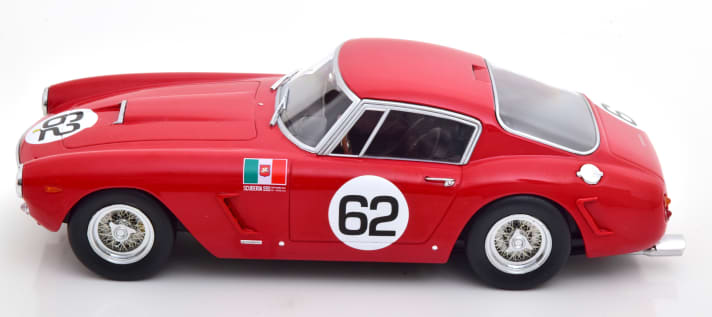 Die rote Startnummer 62 zeichnet den Monza-Sieger nach. Wie die meisten Rennversionen ging auch dieser SWB ohne Stoßstangen an den Start – wegen der Gewichtsersparnis. ]