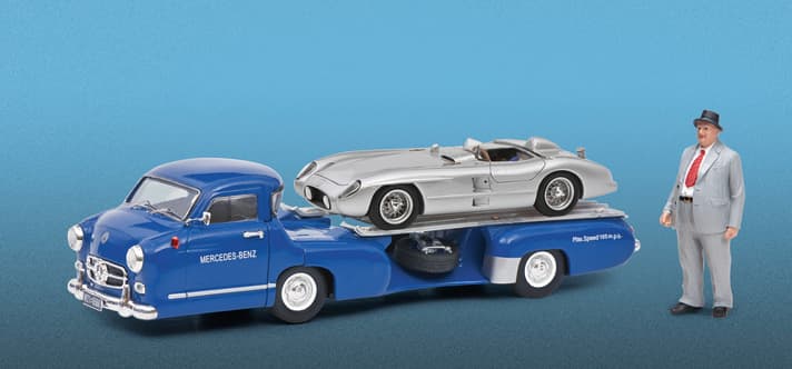 Bei den Nutzfahrzeugen im Maßstab 1:43, der Kategorie F in der Leserwahl 2022, heimste der Mercedes-Benz “Das Blaue Wunder” – der klassische Renntransporter von Schuco – den Sieg ein. Das Ladegut zu diesem Modell ist ein Mercedes 300 SLR von Spark. ]Foto: W. Doppelhammer