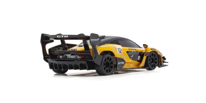 Der Blick auf die Heckpartie des neuen McLaren Senna GTR von Kyosho in 1:28 unterstreicht eindeutig, mit welcher Präzision die Miniatur die komplizierte Aerodynamik des Originals nachzeichnet ]Foto: Werk