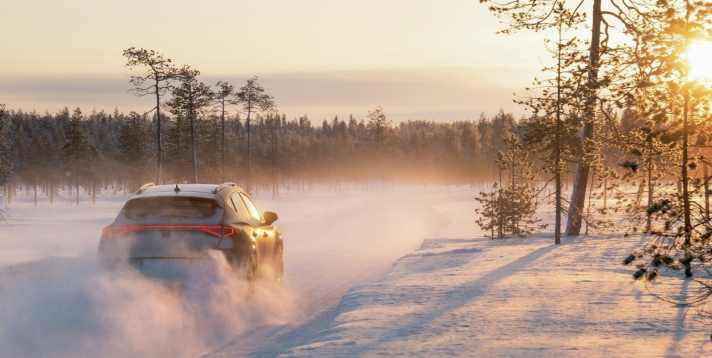 In Deutschland gilt die situative Winterreifenpflicht. Einfach gemerkt mit der „O bis O“-Regel etwa die Zeit von Oktober bis Ostern