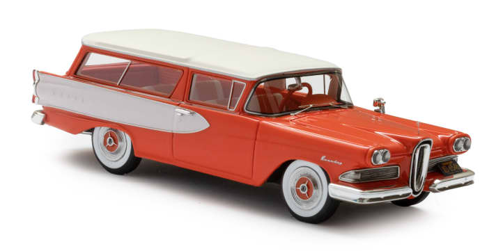 Aus dieser Perspektive zeigt der Edsel-Kombi eindrucksvoll, dass er im Original mit knapp drei Metern Radstand die Basis für sehr viel Platz im Innenraum ins Lastenheft geschrieben bekam ]