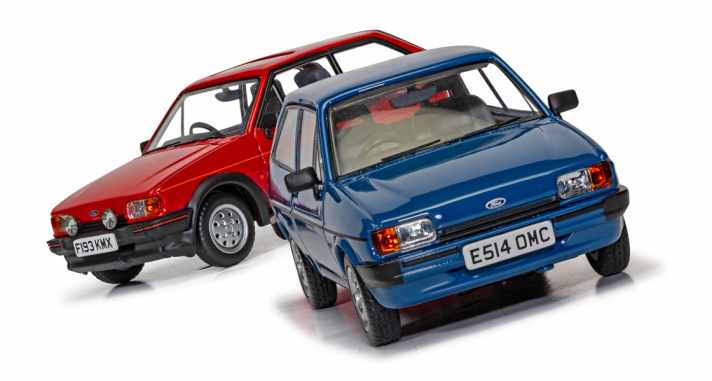 Der Fiesta MK2 erscheint bei Corgi in 1:43 in der Vanguards-Serie zunächst in Rosso Red und Maritime Blue und zwei unterschiedlichen Ausstattungs-Varianten aus Die Cast ] Foto: Werk