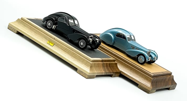 Der schwarze Bugatti SC 57 kommt jetzt von EMC in 1:43 in der Lackierung des Ralph-Lauren-Coupé auf den Markt, ist aber kein Solitär bei der Marke, wie die blaumetallicfarbene Version zeigt ]Foto: Werk