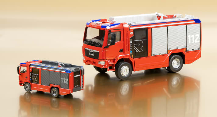 Rosenbauer gehört seit Jahrzehnten zur DNA des Wiking-Programms. Und das sogar in ganz unterschiedlichen Maßstäben sowie aus Kunststoff und Zinkdruckguss. ]