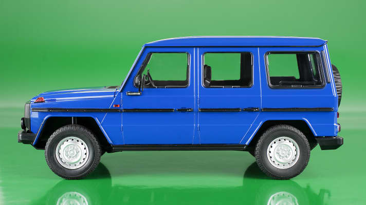 Minichamps aus Aachen stellt 2022 die frühe Mercedes-Benz G-Klasse als 1:18-Modell mit geschlossener Zinkdruckguss-Karosserie vor, die das aktuellen Heft ausführlich zeigt ]