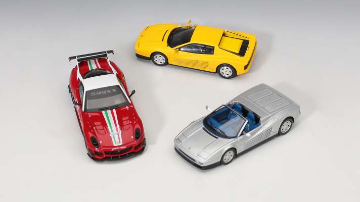 Zweimal Ferrari Testarossa und einmal Ferrari 599FXX, das hat sich BBR in der Baugröße 1:64 für seinen 1:64-Fuhrpark aus Die Cast vorgenommen. Die Miniaturen bauen die Experten von Mini GT nach. ] Foto: BBR