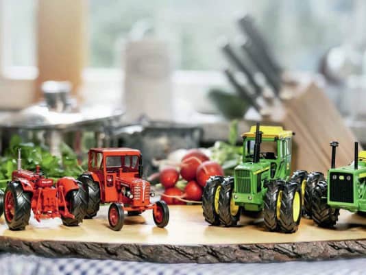 Vier neue Traktoren von Schuco in 1:32 - Vier Rot-Grüne