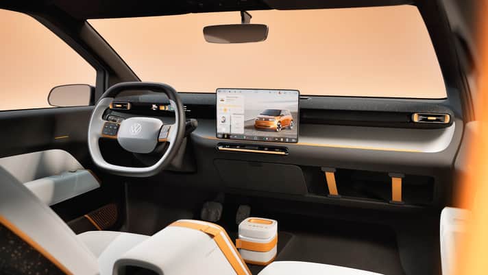 Noch zeigt Volkswagen den Innenraum nur als computeranimiertes Rendering. Der kontrastreiche und durchaus stylisch anmutende Fond samt Infotainmentsystem und Touchscreen im Cockpit ist eine Ansage