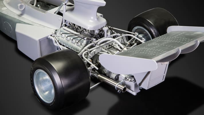 Ein Monoposto ist auch für die Traditionsfirma Pocher absolutes Neuland. Diese Perspektive zeigt, dass sich die Fans der 1:8-Kits auf eine fein nachgezeichnete Miniatur freuen dürfen. ]