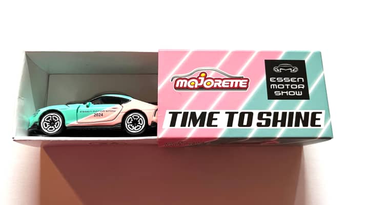 Sein aktuelles Sondermodell packt Majorette in die sehr begehrte Schiebebox und passt sich farblich an das Logo der Tuningmesse in Essen gekonnt an ] Foto: Hell Sinki
