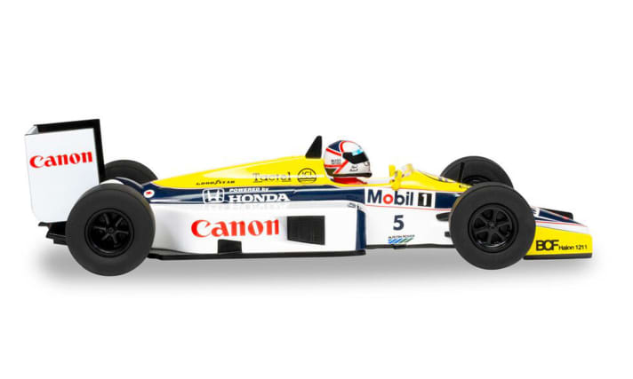 In der Seitenansicht des 1:32ers ist sichtbar, wie extrem das Team um Frank Williams beim FW11 die Aerodynamik soweit optimiert hat, um eine möglichst flache Silhouette zu erreichen ]Foto: Werk